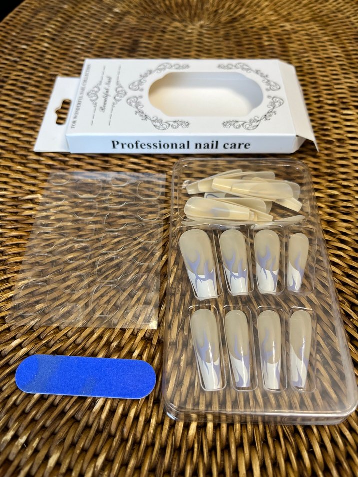 Bej Renkli Alev Desenli Tırnak Süsü - Görsel 4