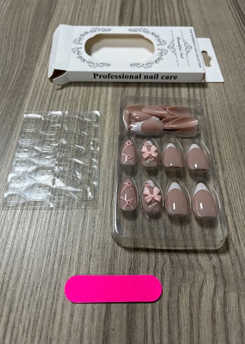 Pastel Beyaz 3D Fiyonklu Takma Tırnak Seti - Görsel 4