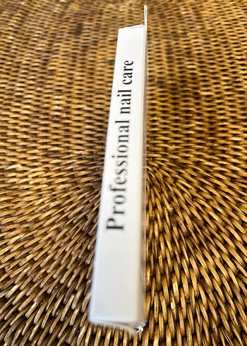 Beyaz Tırnak Süsleri Kırmızı Desenli - Görsel 3