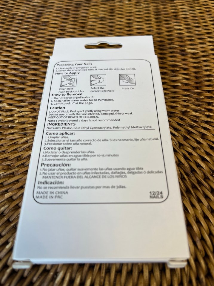 Beyaz Tırnak Süsleri Kırmızı Desenli - Görsel 2