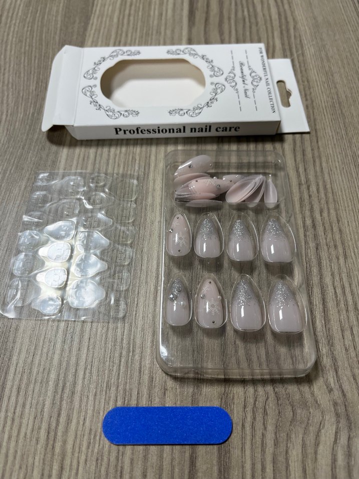 Beyaz Işıltılı Takma Tırnak Seti - Görsel 4