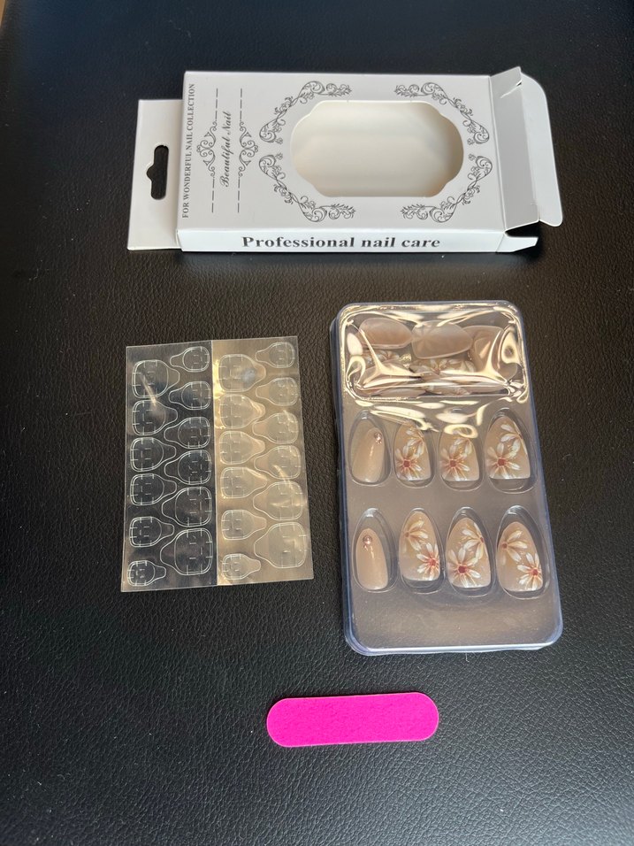 Bej Pastel Çiçekli Tırnak Süsü - Görsel 4