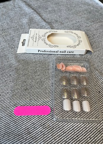 Beyaz ve Simli Tırnak Dekorasyonu - Görsel 4