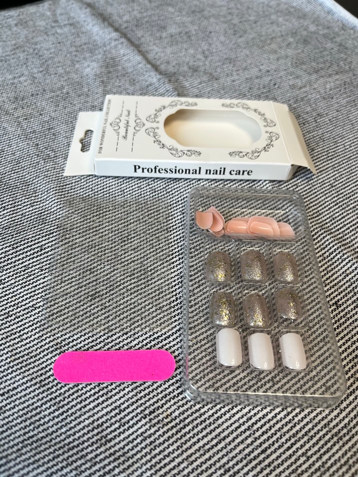 Beyaz ve Simli Tırnak Dekorasyonu - Görsel 4