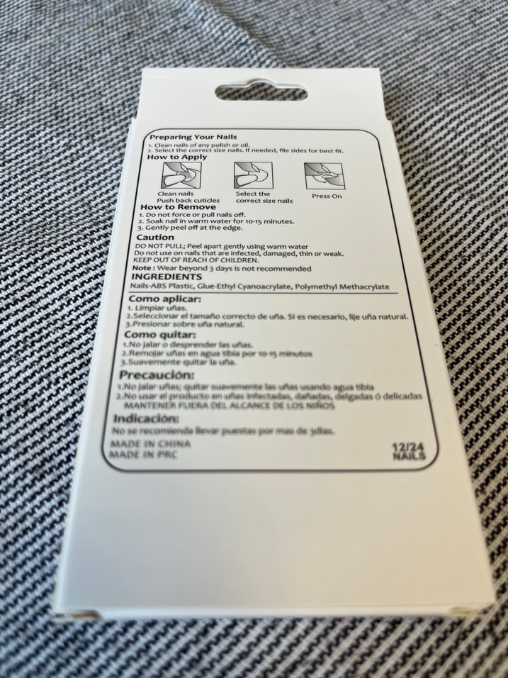 Beyaz ve Simli Tırnak Dekorasyonu - Görsel 2