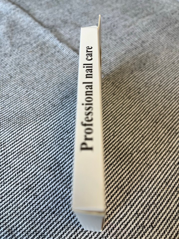 Beyaz ve Simli Tırnak Dekorasyonu - Görsel 3