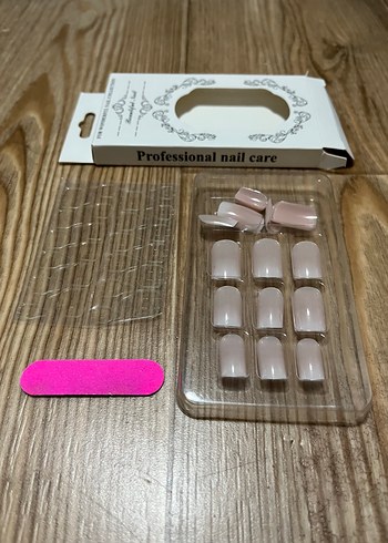 Pastel Beyaz Takma Tırnak Seti - Görsel 4