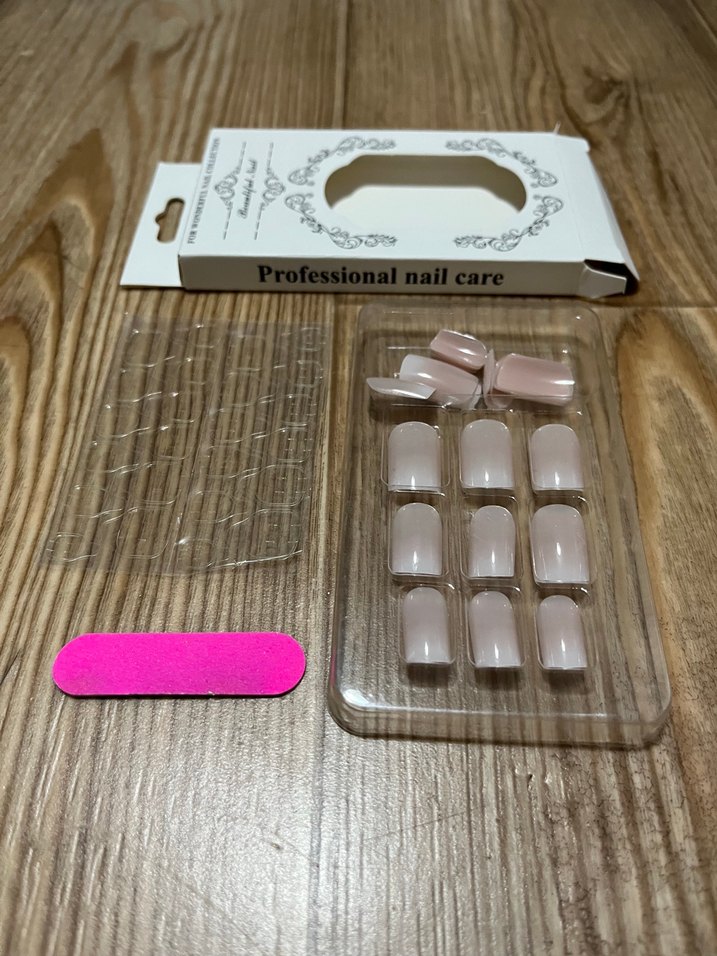 Pastel Beyaz Takma Tırnak Seti - Görsel 4