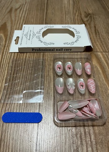 Pastel Beyaz Tırnak Süslemeleri - Görsel 4