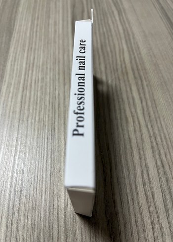 Beyaz Çiçek Desenli Tırnak Süsü - Görsel 3