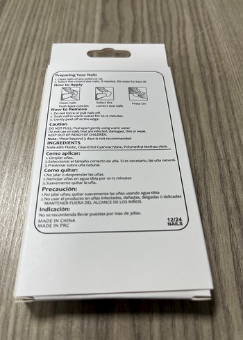 Beyaz Çiçek Desenli Tırnak Süsü - Görsel 2