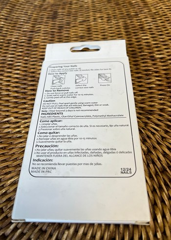 Pastel Renkli Çiçek Desenli Tırnak Süsleri - Görsel 2