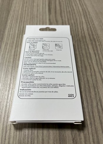 Beyaz ve Altın Detaylı Tırnak Süsleri - Görsel 2