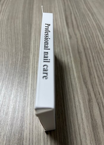 Beyaz ve Altın Detaylı Tırnak Süsleri - Görsel 3