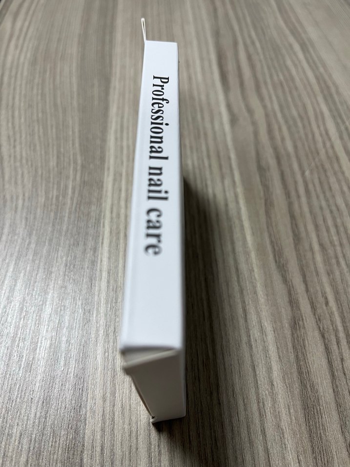 Beyaz ve Altın Detaylı Tırnak Süsleri - Görsel 3