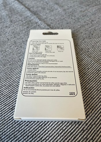 Beyaz Çiçekli Tırnak Süslemeleri - Görsel 2