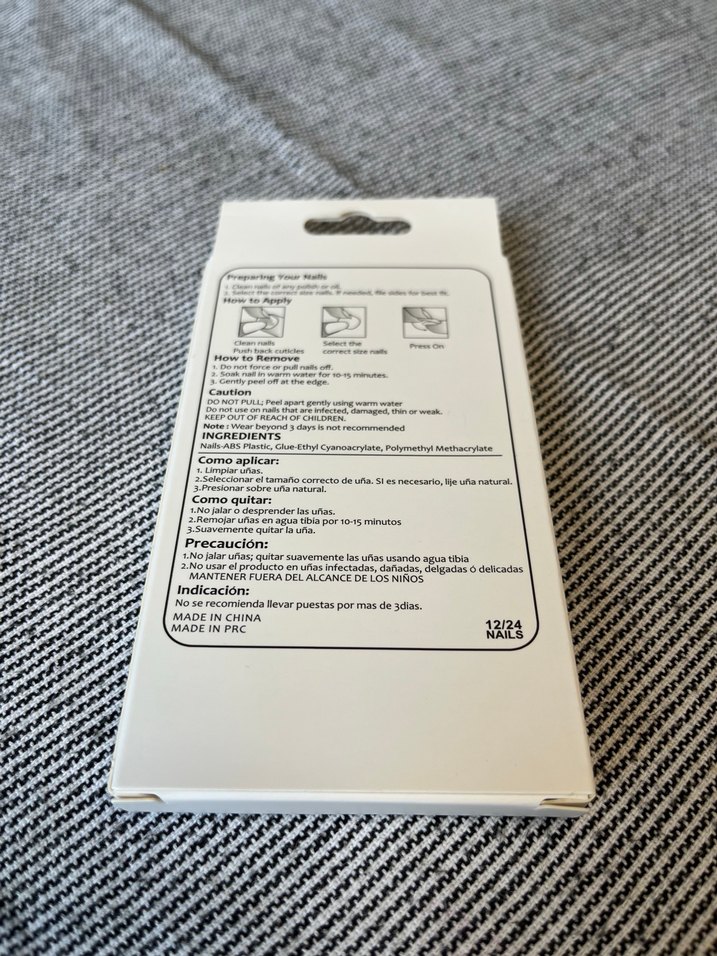 Beyaz Çiçekli Tırnak Süslemeleri - Görsel 2