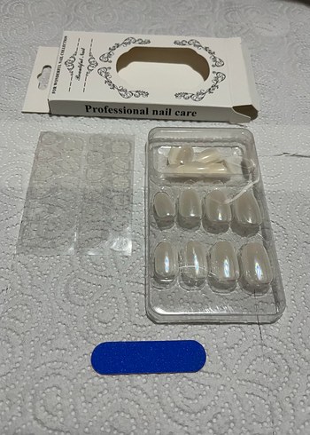 Beyaz Işıltılı Tırnak Süsü - Görsel 4