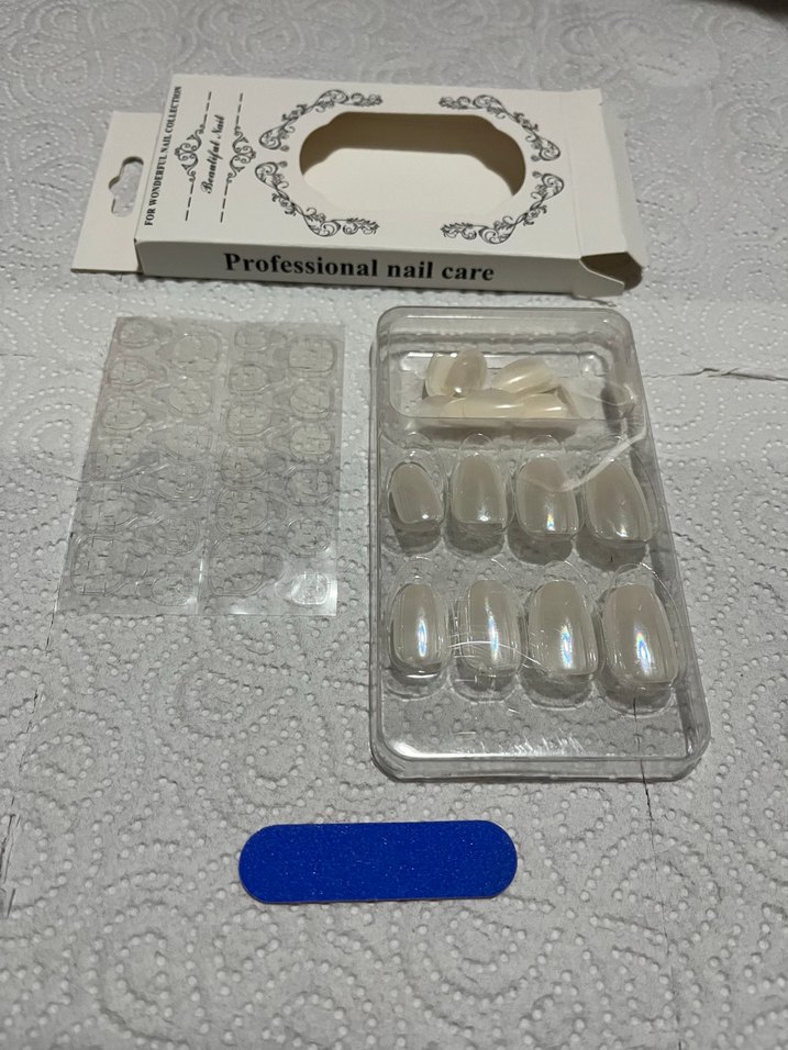 Beyaz Işıltılı Tırnak Süsü - Görsel 4