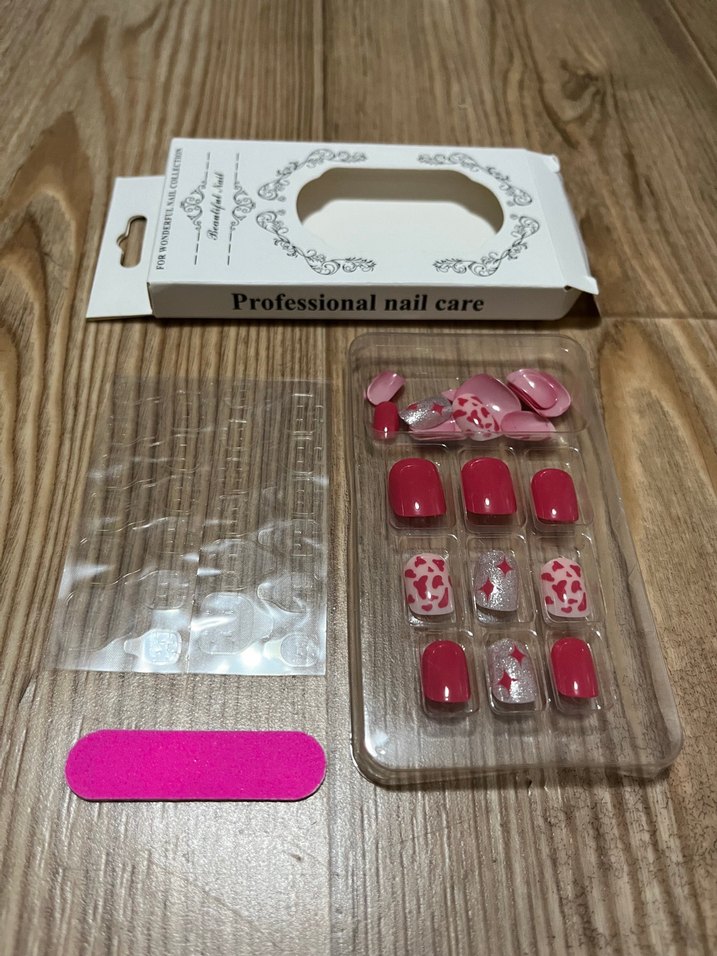 Renkli Kırmızı Tırnak Süsleri - Görsel 4