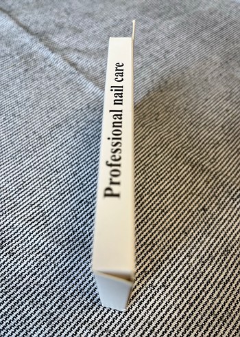 Renkli ve Karanlık Tonlarda Tırnak Süsleri - Görsel 3