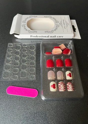 Kırmızı Desenli Tırnak Süslemeleri - Görsel 4