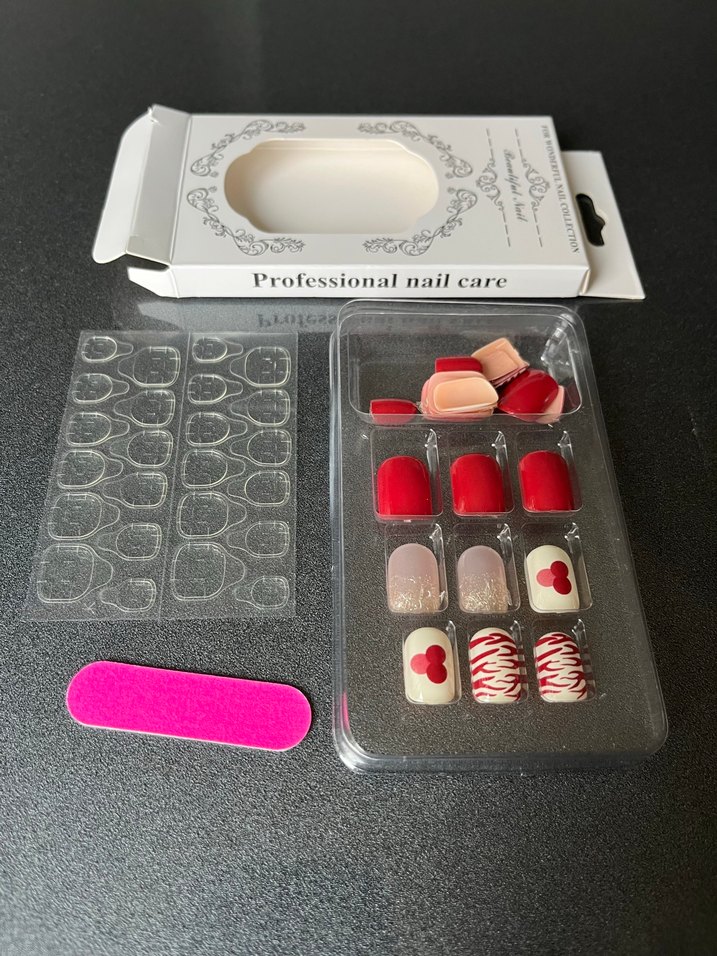 Kırmızı Desenli Tırnak Süslemeleri - Görsel 4