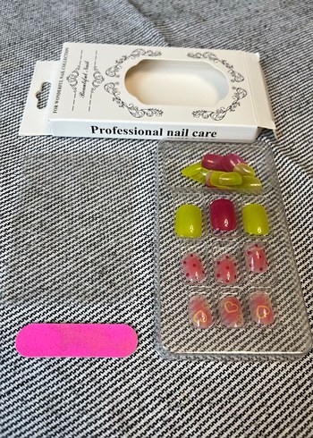 Renkli Desenli Tırnak Süsleri - Görsel 4