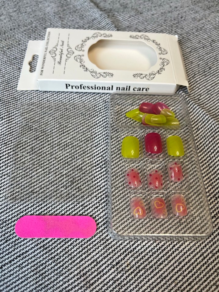 Renkli Desenli Tırnak Süsleri - Görsel 4