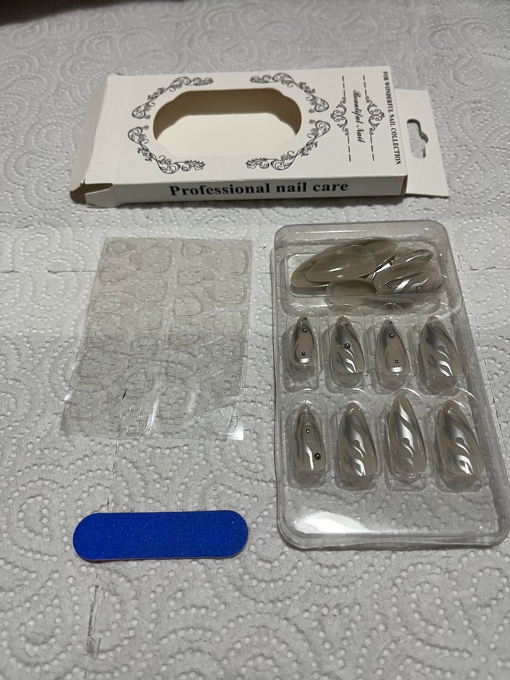 Beyaz Aydınlık Tırnak Süsü Seti - Görsel 4