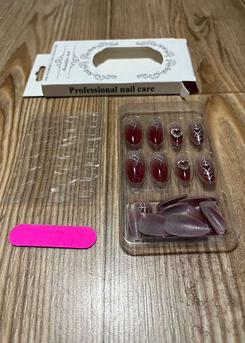 Bordo Taş Detaylı Tırnak Süsleri - Görsel 4