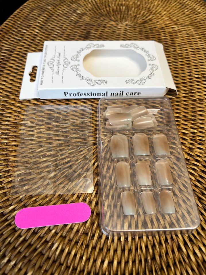 Bej Renkli Tırnak Süslemeleri - Görsel 4