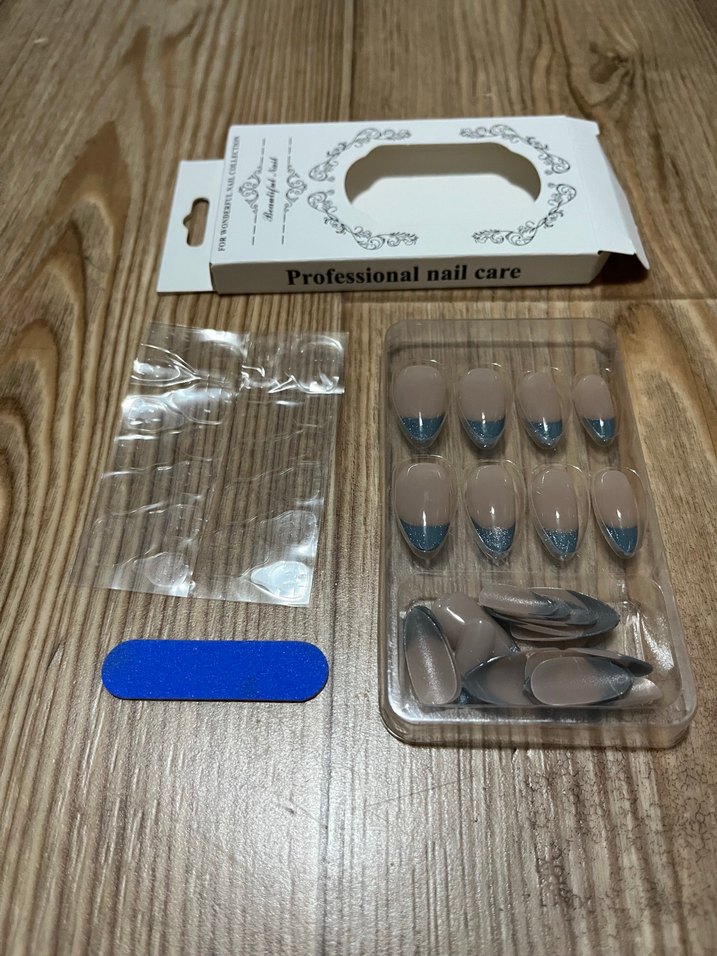 Bej Renkli Şeffaf Tırnak Süsleri - Görsel 4