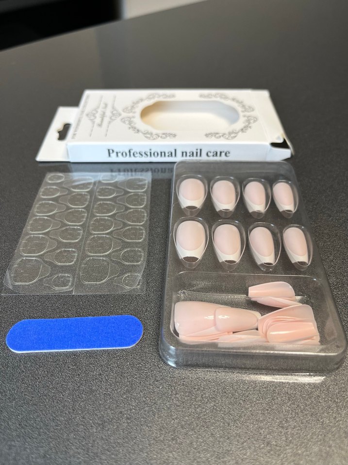 Pastel Beyaz Takma Tırnak Seti - Görsel 4