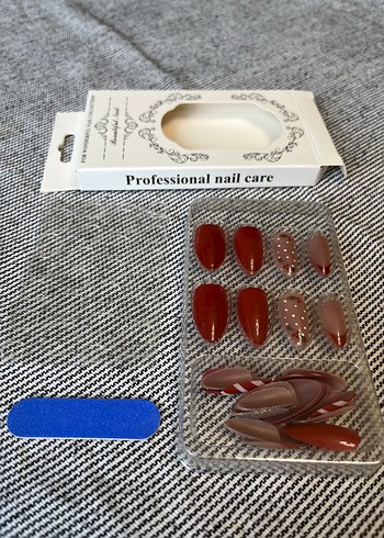 Koyu Renkli Çok Renkli Tırnak Süsleri - Görsel 4