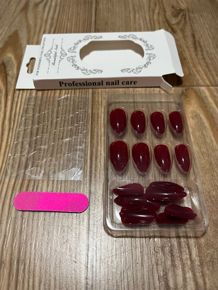 Bordo Renkli Tırnak Süslemeleri - Görsel 4