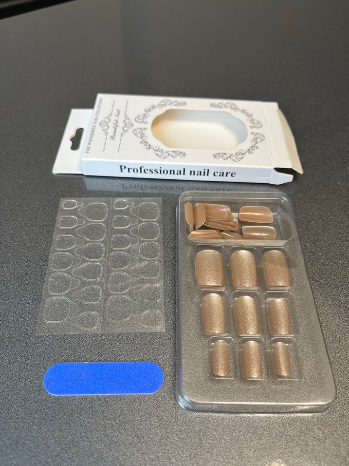 Bej Işıltılı Takma Tırnak Seti - Görsel 4