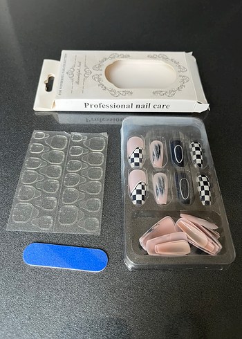 Bej ve Koyu Renkli Tırnak Süsleri - Görsel 4