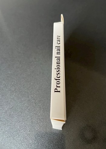 Bej ve Koyu Renkli Tırnak Süsleri - Görsel 3