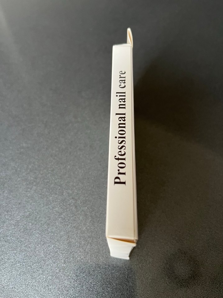 Bej ve Koyu Renkli Tırnak Süsleri - Görsel 3