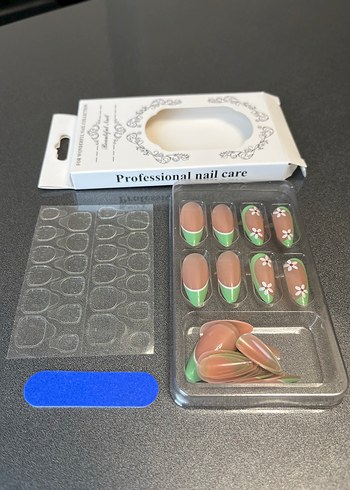 Pastel Renkli Çiçek Desenli Tırnak Süsleri - Görsel 4