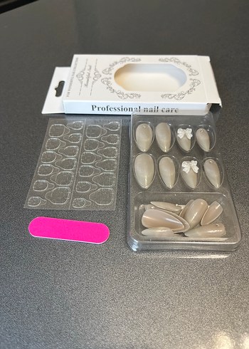 Beyaz Kelebekli Tırnak Süslemeleri - Görsel 4