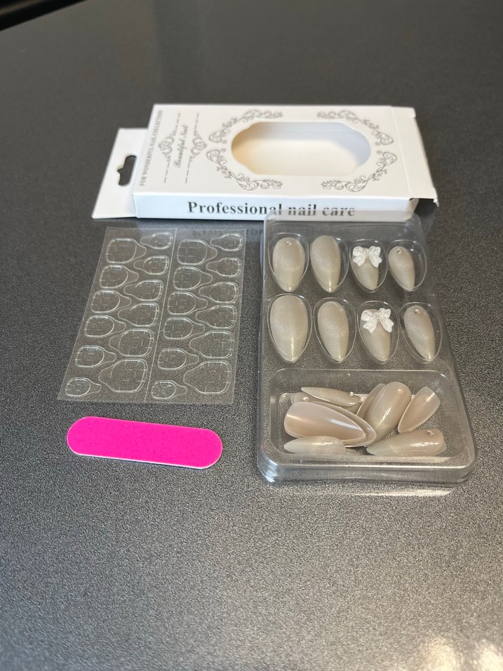 Beyaz Kelebekli Tırnak Süslemeleri - Görsel 4