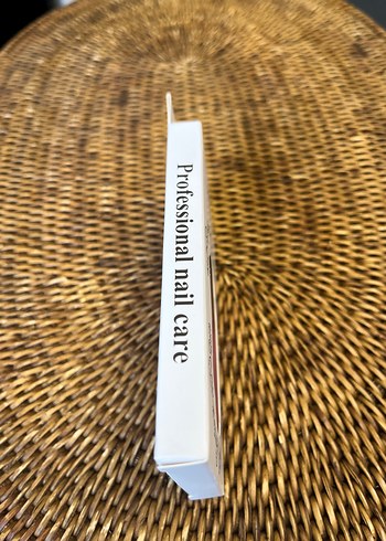 Pastel Beyaz Çiçekli Takma Tırnak Seti - Görsel 3