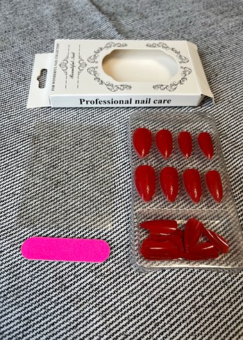 Renkli Kırmızı Tırnak Süsleri - Görsel 4