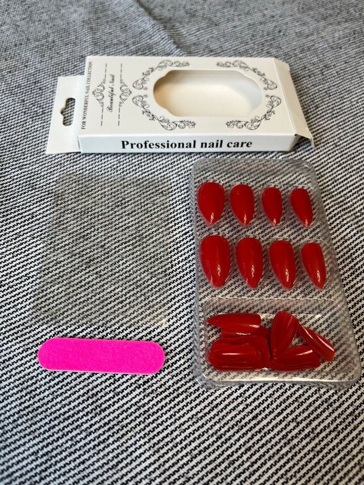 Renkli Kırmızı Tırnak Süsleri - Görsel 4