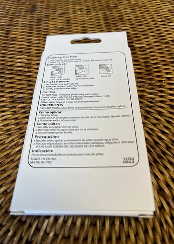 Çiçek Desenli Beyaz Tırnak Süsü - Görsel 2