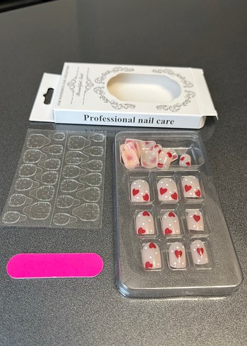 Kırmızı Kalp Desenli Beyaz Tırnak Süsü - Görsel 4