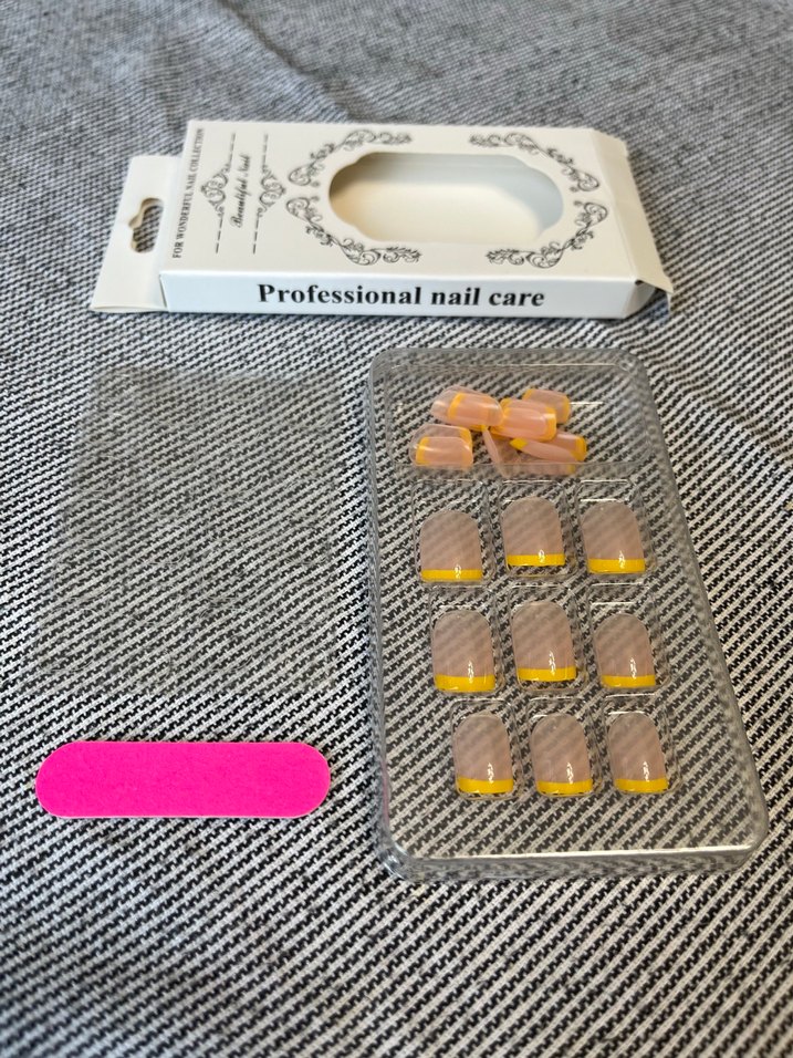 Beyaz Sarı Şeritli Takma Tırnak Seti - Görsel 4