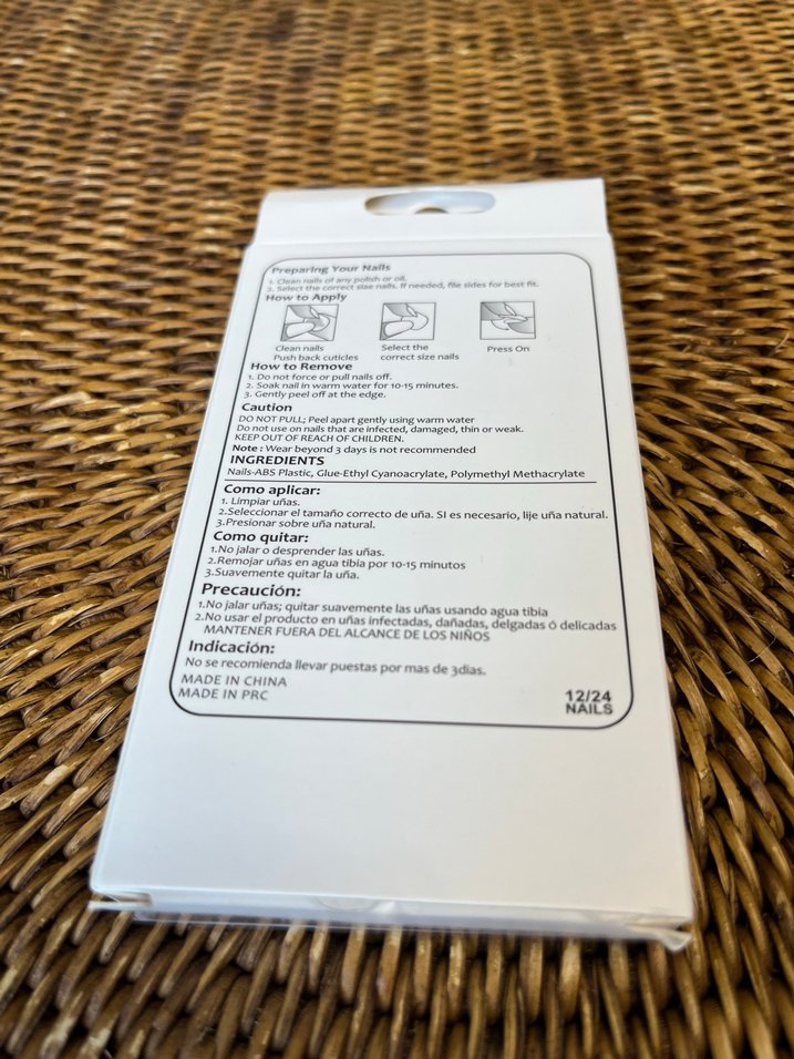 Kelebek Desenli Beyaz Tırnak Süsü - Görsel 2